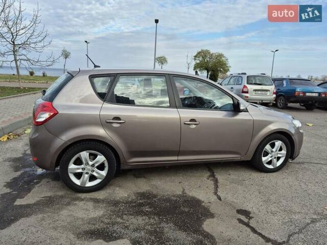 Бежевий Кіа Сід, об'ємом двигуна 1.6 л та пробігом 246 тис. км за 6500 $, фото 8 на Automoto.ua