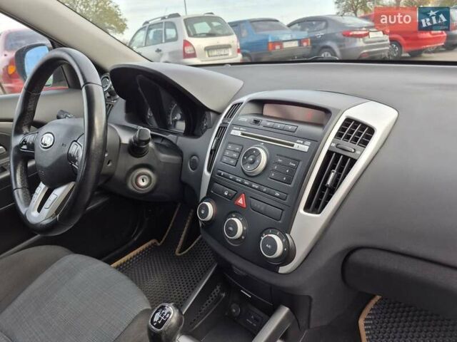 Бежевий Кіа Сід, об'ємом двигуна 1.6 л та пробігом 246 тис. км за 6500 $, фото 20 на Automoto.ua