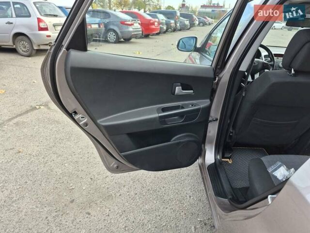 Бежевий Кіа Сід, об'ємом двигуна 1.6 л та пробігом 246 тис. км за 6500 $, фото 23 на Automoto.ua