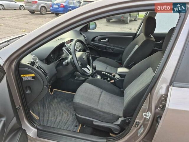 Бежевий Кіа Сід, об'ємом двигуна 1.6 л та пробігом 246 тис. км за 6500 $, фото 27 на Automoto.ua