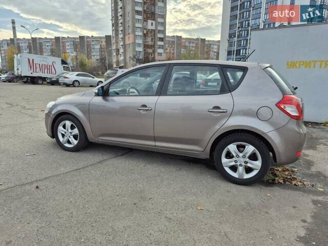 Бежевий Кіа Сід, об'ємом двигуна 1.6 л та пробігом 246 тис. км за 6500 $, фото 7 на Automoto.ua