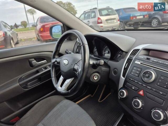 Бежевий Кіа Сід, об'ємом двигуна 1.6 л та пробігом 246 тис. км за 6500 $, фото 21 на Automoto.ua