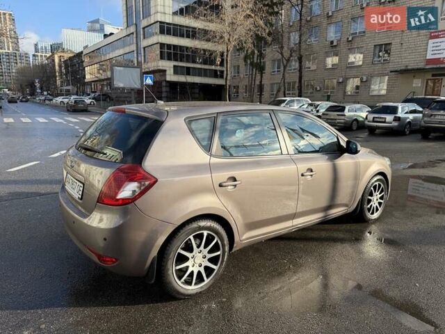 Бежевий Кіа Сід, об'ємом двигуна 1.59 л та пробігом 127 тис. км за 9700 $, фото 4 на Automoto.ua