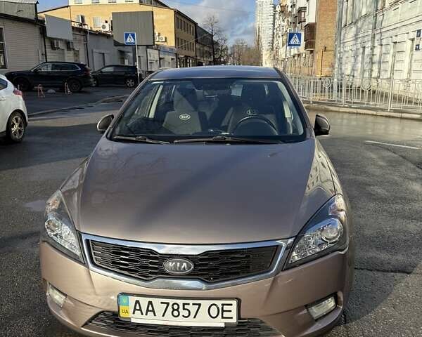 Бежевий Кіа Сід, об'ємом двигуна 1.59 л та пробігом 127 тис. км за 9700 $, фото 2 на Automoto.ua