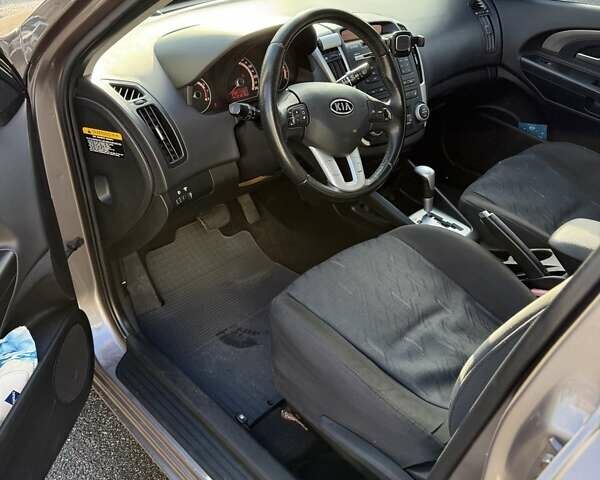 Бежевий Кіа Сід, об'ємом двигуна 1.59 л та пробігом 127 тис. км за 9700 $, фото 13 на Automoto.ua