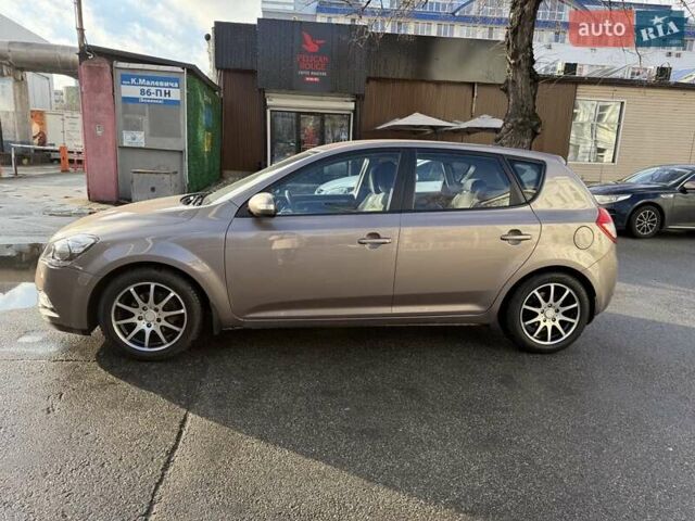 Бежевий Кіа Сід, об'ємом двигуна 1.59 л та пробігом 127 тис. км за 9700 $, фото 3 на Automoto.ua