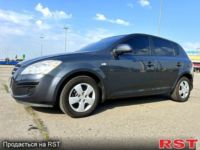 Бежевий Кіа Сід, об'ємом двигуна 1.4 л та пробігом 280 тис. км за 5500 $, фото 5 на Automoto.ua