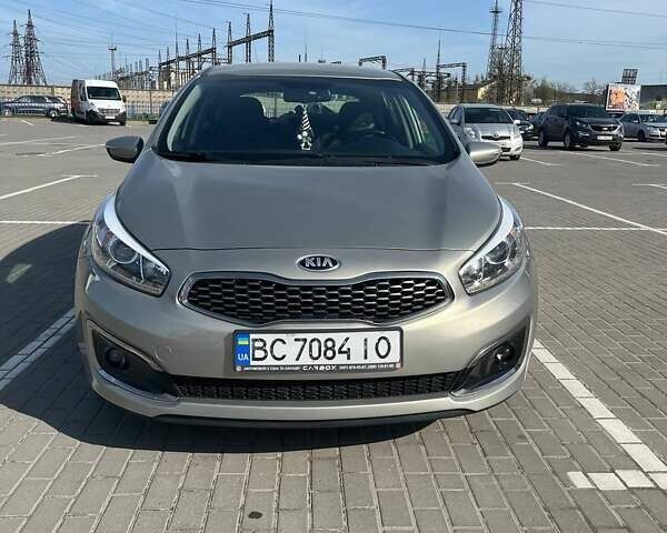Бежевый Киа Сид, объемом двигателя 1.58 л и пробегом 124 тыс. км за 14000 $, фото 1 на Automoto.ua