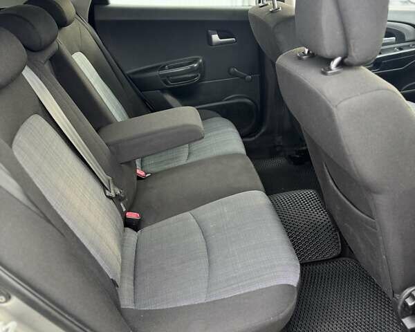 Бежевый Киа Сид, объемом двигателя 1.6 л и пробегом 180 тыс. км за 6500 $, фото 12 на Automoto.ua