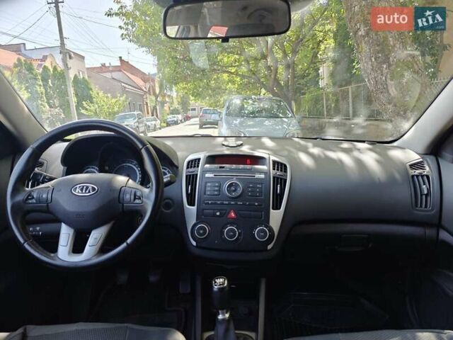 Бежевий Кіа Сід, об'ємом двигуна 1.59 л та пробігом 125 тис. км за 6000 $, фото 7 на Automoto.ua