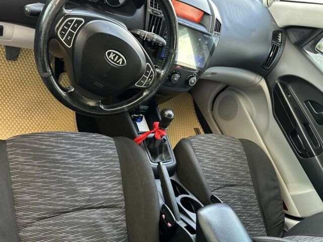 Черный Киа Сид, объемом двигателя 1.6 л и пробегом 286 тыс. км за 3850 $, фото 5 на Automoto.ua