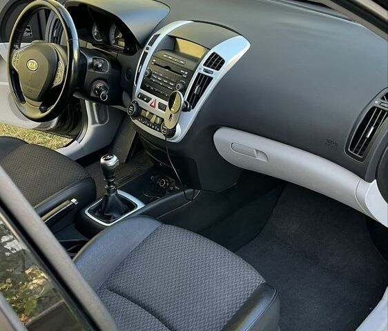 Чорний Кіа Сід, об'ємом двигуна 1.6 л та пробігом 258 тис. км за 5300 $, фото 18 на Automoto.ua