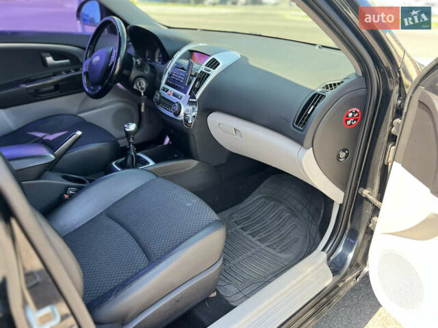 Черный Киа Сид, объемом двигателя 2 л и пробегом 224 тыс. км за 6300 $, фото 18 на Automoto.ua