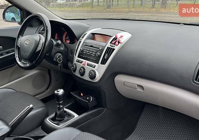 Черный Киа Сид, объемом двигателя 1.6 л и пробегом 310 тыс. км за 5990 $, фото 7 на Automoto.ua