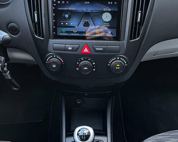 Черный Киа Сид, объемом двигателя 1.4 л и пробегом 219 тыс. км за 5800 $, фото 31 на Automoto.ua