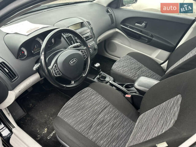 Черный Киа Сид, объемом двигателя 1.4 л и пробегом 161 тыс. км за 5500 $, фото 7 на Automoto.ua
