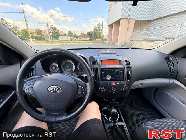 Черный Киа Сид, объемом двигателя 1.4 л и пробегом 206 тыс. км за 4800 $, фото 4 на Automoto.ua