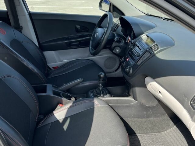 Черный Киа Сид, объемом двигателя 1.4 л и пробегом 260 тыс. км за 4200 $, фото 7 на Automoto.ua