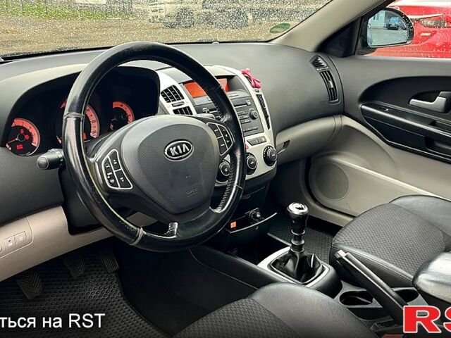 Чорний Кіа Сід, об'ємом двигуна 1.6 л та пробігом 310 тис. км за 5990 $, фото 6 на Automoto.ua