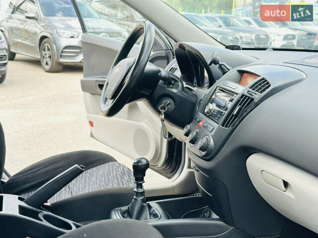 Черный Киа Сид, объемом двигателя 1.4 л и пробегом 204 тыс. км за 5600 $, фото 23 на Automoto.ua