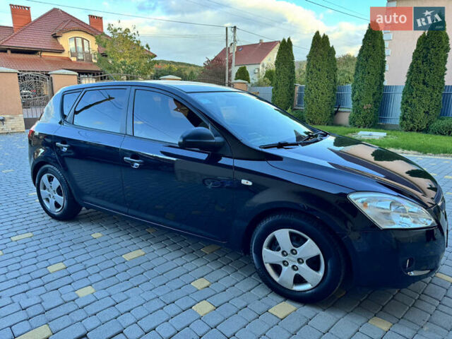 Черный Киа Сид, объемом двигателя 1.4 л и пробегом 293 тыс. км за 4300 $, фото 1 на Automoto.ua