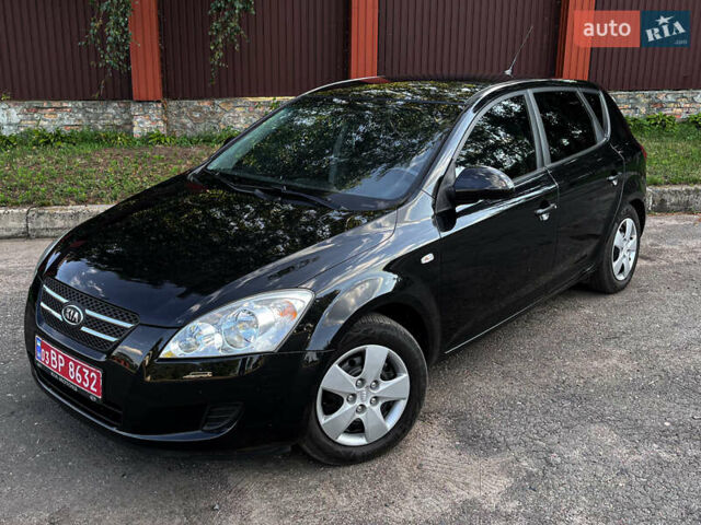 Черный Киа Сид, объемом двигателя 1.4 л и пробегом 219 тыс. км за 5800 $, фото 3 на Automoto.ua