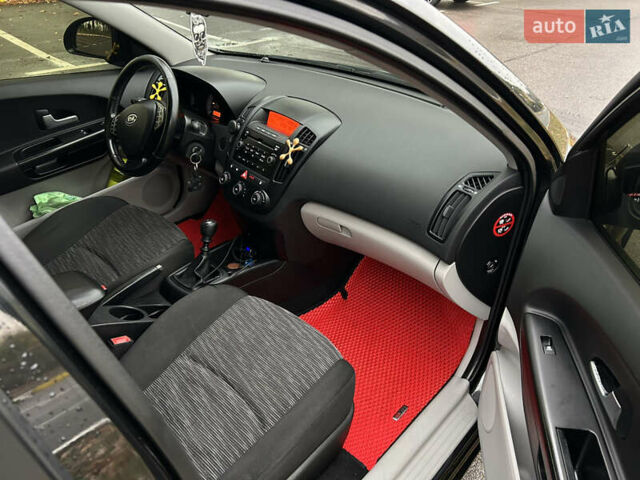 Черный Киа Сид, объемом двигателя 1.6 л и пробегом 270 тыс. км за 5200 $, фото 4 на Automoto.ua