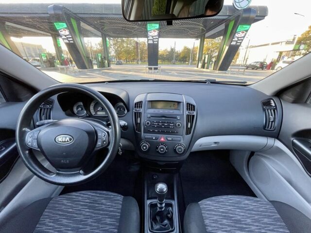 Черный Киа Сид, объемом двигателя 1.4 л и пробегом 160 тыс. км за 5550 $, фото 19 на Automoto.ua