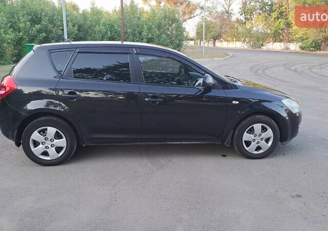 Чорний Кіа Сід, об'ємом двигуна 1.4 л та пробігом 310 тис. км за 5600 $, фото 4 на Automoto.ua