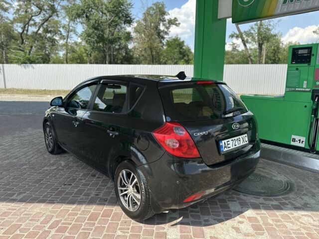 Черный Киа Сид, объемом двигателя 1.6 л и пробегом 286 тыс. км за 3850 $, фото 4 на Automoto.ua
