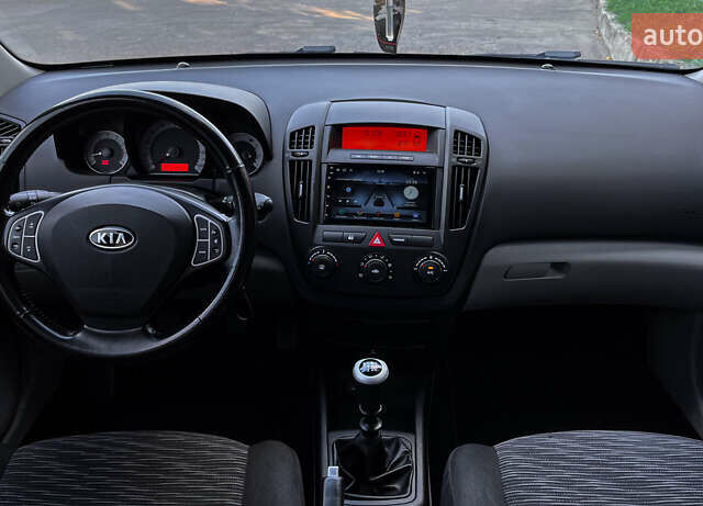 Черный Киа Сид, объемом двигателя 1.4 л и пробегом 219 тыс. км за 5800 $, фото 30 на Automoto.ua