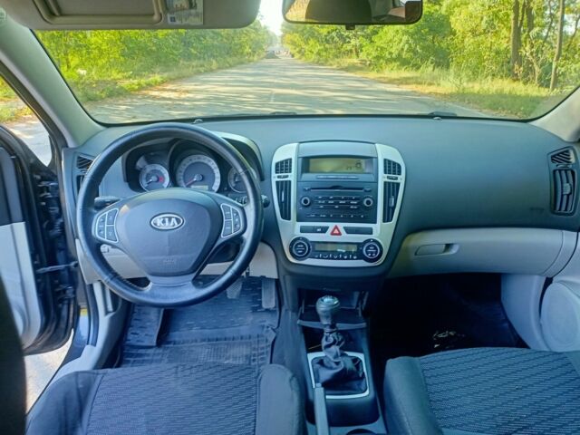Черный Киа Сид, объемом двигателя 2 л и пробегом 275 тыс. км за 5400 $, фото 5 на Automoto.ua
