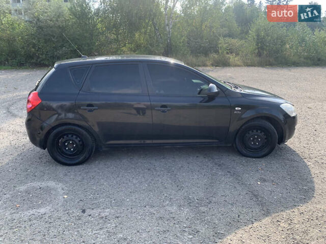 Черный Киа Сид, объемом двигателя 1.4 л и пробегом 152 тыс. км за 5200 $, фото 8 на Automoto.ua