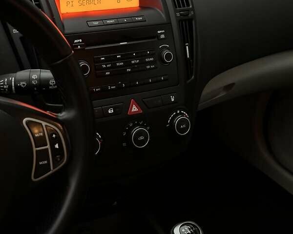 Черный Киа Сид, объемом двигателя 1.6 л и пробегом 238 тыс. км за 5700 $, фото 25 на Automoto.ua