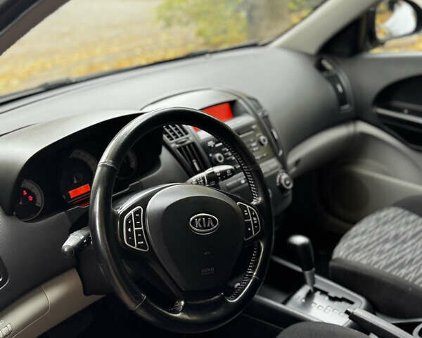 Черный Киа Сид, объемом двигателя 1.6 л и пробегом 238 тыс. км за 6100 $, фото 13 на Automoto.ua