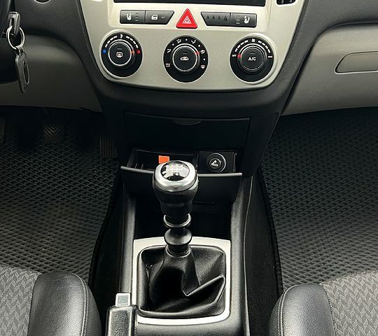 Чорний Кіа Сід, об'ємом двигуна 1.6 л та пробігом 310 тис. км за 5990 $, фото 11 на Automoto.ua