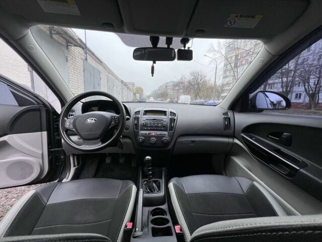 Чорний Кіа Сід, об'ємом двигуна 1.4 л та пробігом 227 тис. км за 6500 $, фото 4 на Automoto.ua
