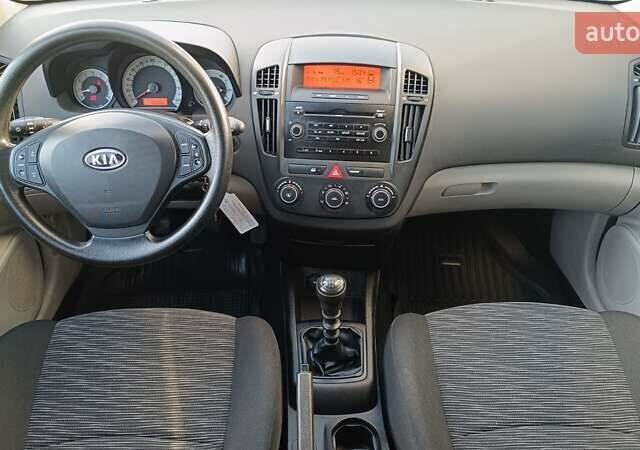 Кіа Сід 2007 у Києві на Automoto.ua Чорний Кіа Сід, об'ємом двигуна 1.4 л та пробігом 109 тис. км за 4885 $, фото 7 на Automoto.ua