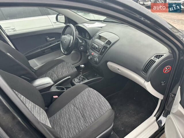 Черный Киа Сид, объемом двигателя 1.4 л и пробегом 161 тыс. км за 5500 $, фото 8 на Automoto.ua