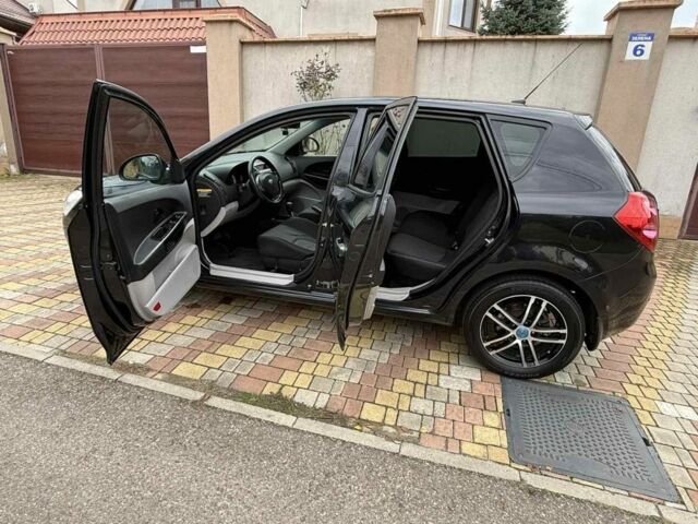 Черный Киа Сид, объемом двигателя 1.6 л и пробегом 203 тыс. км за 5900 $, фото 17 на Automoto.ua