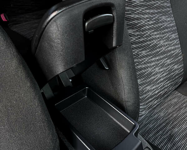 Черный Киа Сид, объемом двигателя 1.4 л и пробегом 219 тыс. км за 5800 $, фото 39 на Automoto.ua