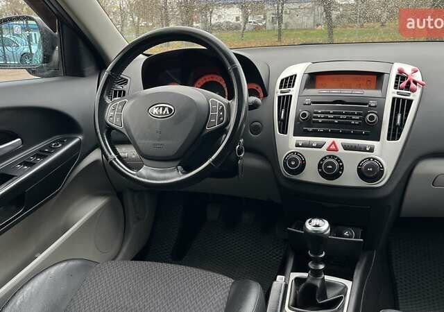 Черный Киа Сид, объемом двигателя 1.6 л и пробегом 310 тыс. км за 5990 $, фото 14 на Automoto.ua