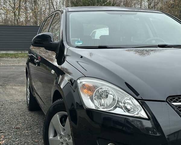Черный Киа Сид, объемом двигателя 1.6 л и пробегом 238 тыс. км за 5700 $, фото 6 на Automoto.ua
