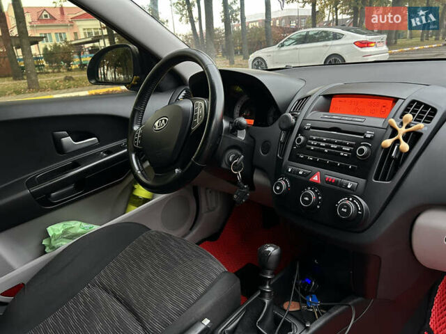Черный Киа Сид, объемом двигателя 1.6 л и пробегом 270 тыс. км за 5200 $, фото 3 на Automoto.ua