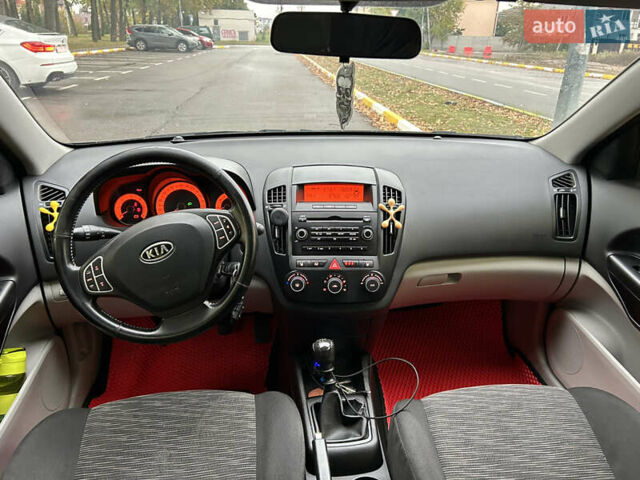 Черный Киа Сид, объемом двигателя 1.6 л и пробегом 270 тыс. км за 5200 $, фото 2 на Automoto.ua