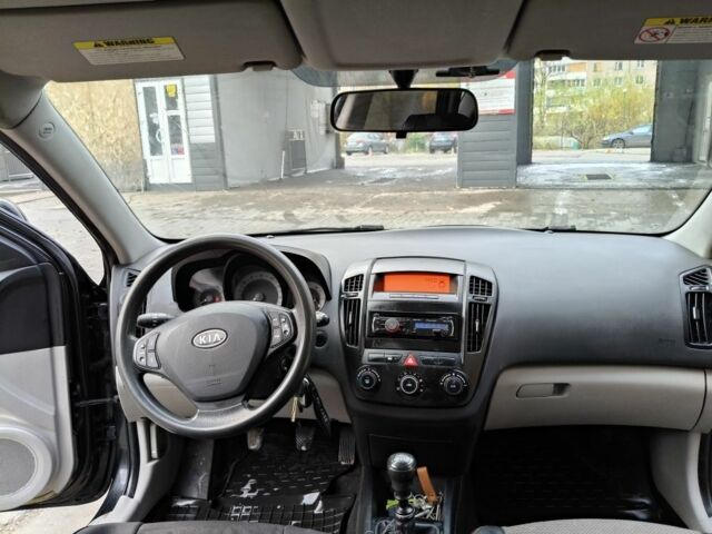 Чорний Кіа Сід, об'ємом двигуна 1.6 л та пробігом 338 тис. км за 3500 $, фото 7 на Automoto.ua