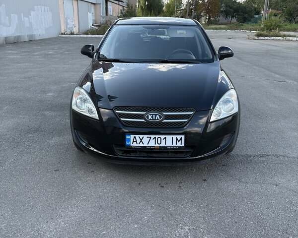 Чорний Кіа Сід, об'ємом двигуна 1.4 л та пробігом 204 тис. км за 4700 $, фото 1 на Automoto.ua