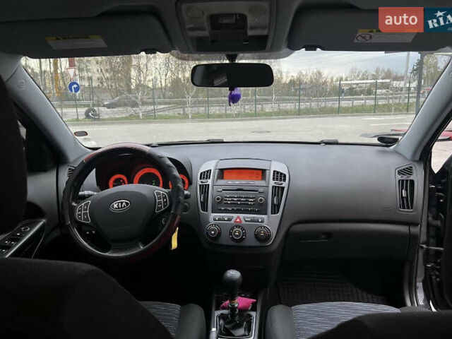 Черный Киа Сид, объемом двигателя 1.4 л и пробегом 240 тыс. км за 5300 $, фото 2 на Automoto.ua