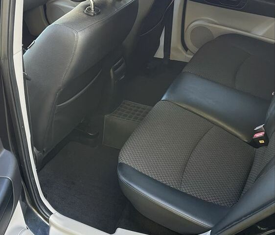 Чорний Кіа Сід, об'ємом двигуна 1.6 л та пробігом 258 тис. км за 5300 $, фото 6 на Automoto.ua