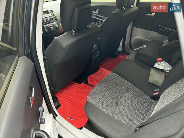 Черный Киа Сид, объемом двигателя 1.6 л и пробегом 270 тыс. км за 5200 $, фото 7 на Automoto.ua